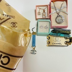 CHANEL COCO パルファン　N°5トワレット　その他おまけ多数　ピアス　財布　ネックレス　ヘアゴム　スカーフ　ストラップ　の画像