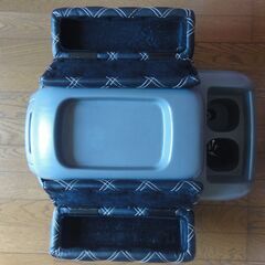 ハイエース　センターコンソール & アームレストの画像
