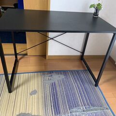 余ってるテーブルが4つありますの画像