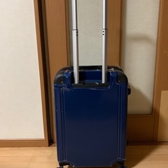 ② 新品未使用鏡面仕上げ　軽量静音ナンバーロックで鍵を持たずに鍵がかけれるTSAロック拡張ファスナー付きフレーム製スーツケース、キャリーケースの画像
