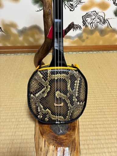 沖縄三線！新品！貴重！知念大工型！本蛇皮！本張り！【一枚張り