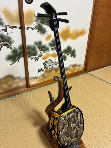 沖縄三線！新品！貴重！知念大工型！本蛇皮！本張り！【一枚張り