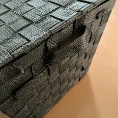 蓋付きの収納カゴの画像