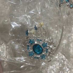ティアラ クリスタル イヤリング付きの画像