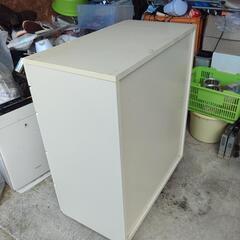 キャスター付きタンスの画像