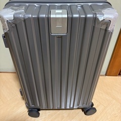 24インチ 軽量ハードシェル スピナー スーツケース USBポート付き の画像