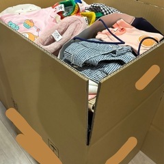 子供服 たくさんの画像