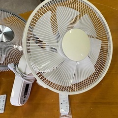 シィーネット 壁掛け扇風機 2台セット リモコン付きの画像