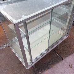 ガラス展示棚の画像