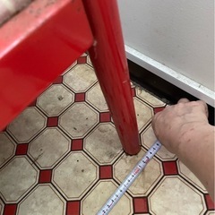 昭和レトロな赤いパイプベッドの画像