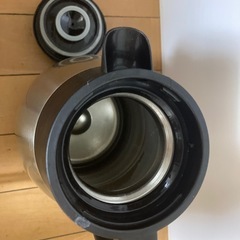 保冷ポット 魔法瓶ポット2リットルキッチン用品　キャンプ　スポーツの画像