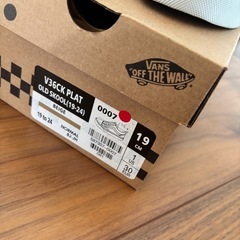 【新品未使用】　キッズスニーカー　VANS 19センチの画像