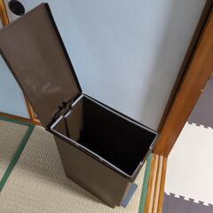 ☆未使用☆45L ペダルペール　ゴミ箱の画像