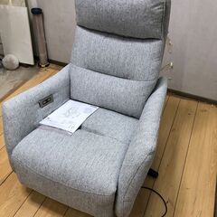 超美品 電動布張りリクライニングパーソナルチェア　2モーター LE01-2 　ニトリ 電動チェア リクライニングチェア 2モーター グレー ファブリック パーソナルチェア 電動ソファ オットマン一体型 無段階 美品 【糸島市内 送料無料】88251-5-030の画像