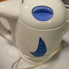 空気清浄機と電気ポットの画像