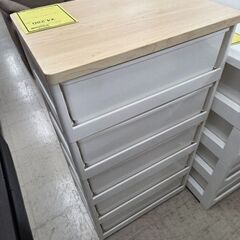 J8536【リユースのサカイ柏店】 5段ウッドトッププラチェスト クリーニング済の画像