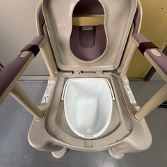 ポータブルトイレ〈座楽〉ラフィーネ PN-L30200 プラスチック便座の画像