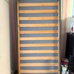 【受け渡し予定者決定】ハイアール冷蔵庫＆IKEA 脚付きマットレス セミシングル ０円の画像