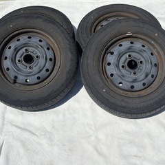 145/80/13インチ　ホイールカバー付の画像
