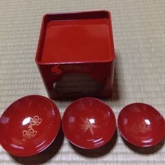 昭和レトロ　赤い漆器のお屠蘇セット　 未使用の画像