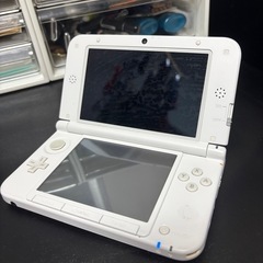 3DSLL〔使用感あり、タッチペンなし、本体、充電器、SDカードのみの画像