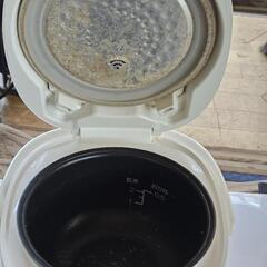 NEOVE製のジャー炊飯器「RRS-AM30WT」の画像