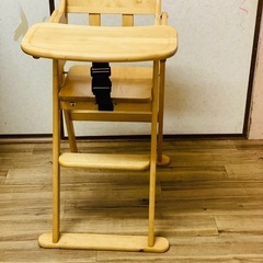 木製ベビーチェアの画像