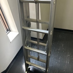 三段階式梯子の画像