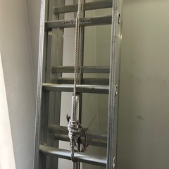 三段階式梯子の画像