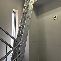 三段階式梯子の画像