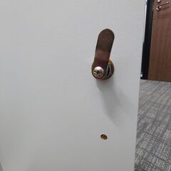 鍵付きカラーボックス ホワイトの画像