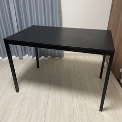 IKEAテーブル&椅子2脚の画像