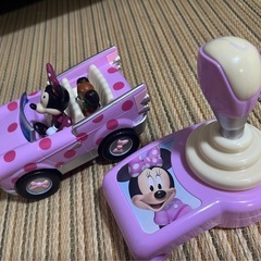 ディズニーラジコン、車のおもちゃの画像