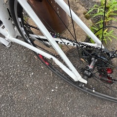 自転車に突っ込まれた自転車　パーツ取りなどの画像