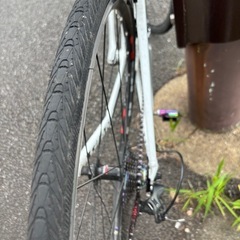 自転車に突っ込まれた自転車　パーツ取りなどの画像