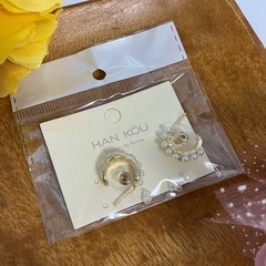 新品未使用　デザインピアス　ピアス　レディース　パール　ゴールドの画像