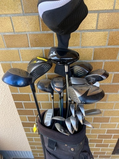 多様なクラブが揃ったゴルフクラブセット