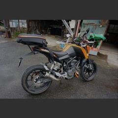KTMデューク125純正のシートバッグ（リアバッグ）の画像