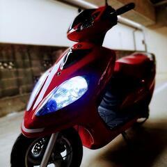 SYM アティラ 125cc  赤黒ツートンカラーの画像