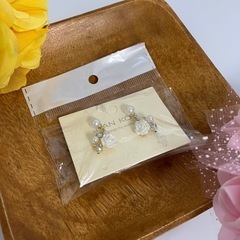 新品未使用　レディース　ピアス　パール　薔薇　おしゃれ　かわいいの画像