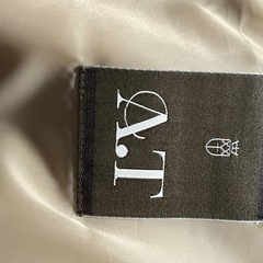A.T. ベージュファーボンバージャケットの画像