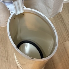 おむつ ペット ゴミ箱 30L UBBI 臭わないの画像