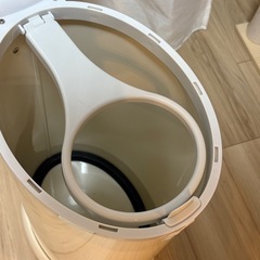 おむつ ペット ゴミ箱 30L UBBI 臭わないの画像