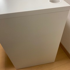 IKEA購入　ホワイトデスク　白デスク　白机
　ビジネス，学習机　2人でも使用可能の画像
