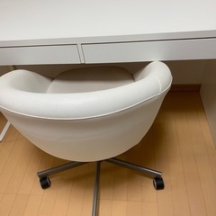 IKEA購入　ホワイトデスク　白デスク　白机
　ビジネス，学習机　2人でも使用可能の画像