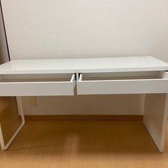 IKEA購入　ホワイトデスク　白デスク　白机
　ビジネス，学習机　2人でも使用可能の画像
