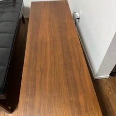 カリモク60ソファとemoリビングテーブルの画像