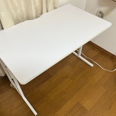 白いデスク　コンセント付きの画像