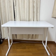 白いデスク　コンセント付きの画像