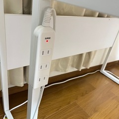 白いデスク　コンセント付きの画像